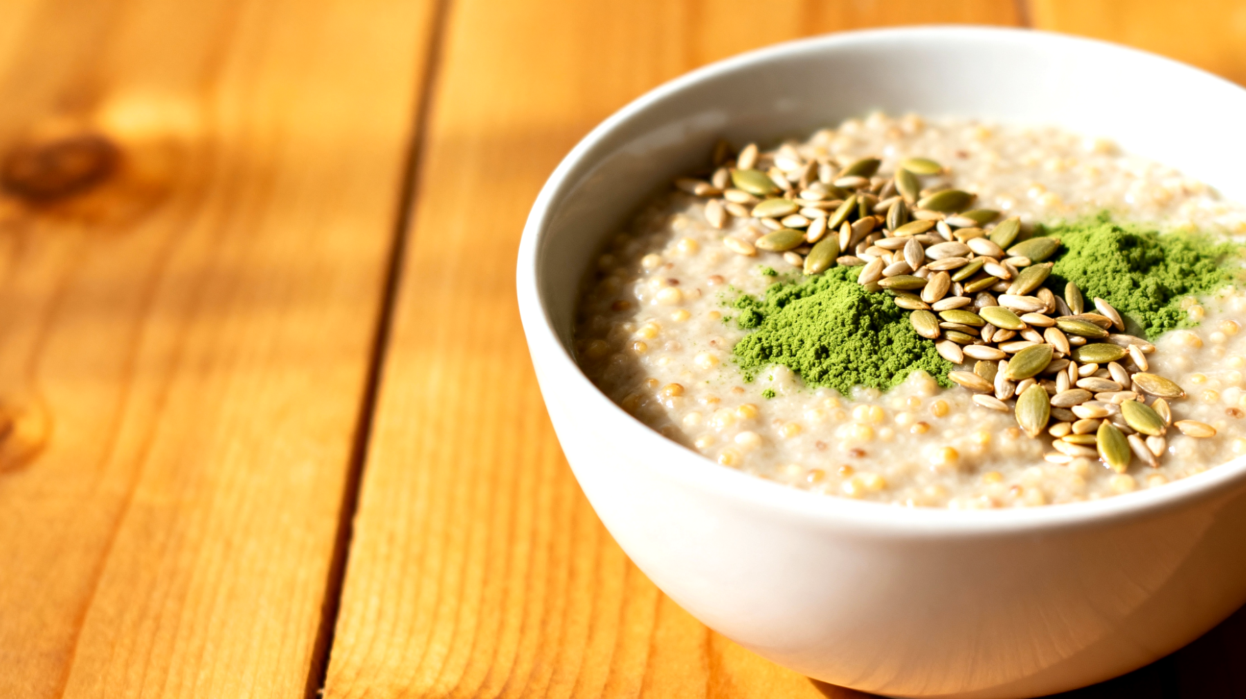 Amaranth-Quinoa-Pudding mit Hanfsamen und Spirulina"