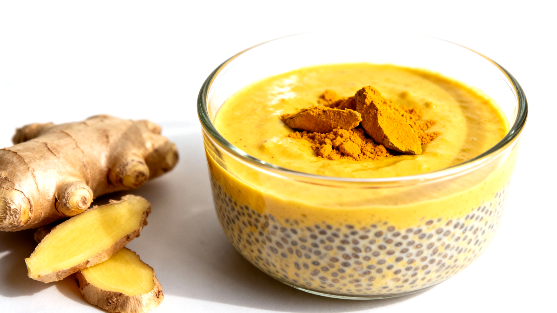 Chiasamen-Pudding mit Kurkuma und Ingwer"